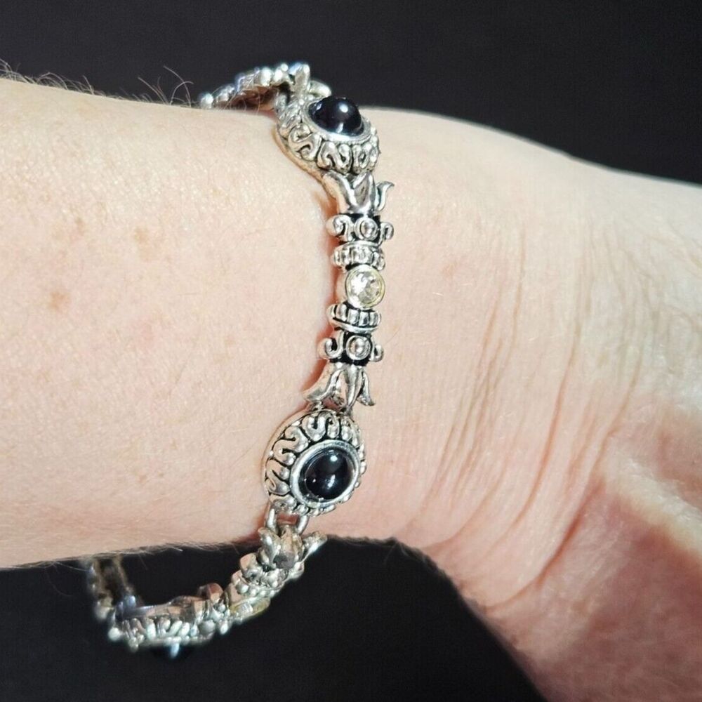 Silver tone chunky bracelet with black 7.25"